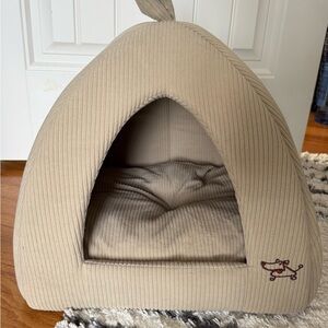 NWT Cozy Tan Pet Tent